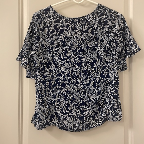 Liz Claiborne Blue Floral Business Casual Blouse - Picture 2 of 3